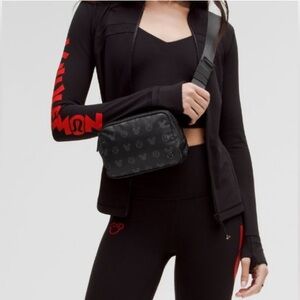 Disney x lululemon Everywhere Belt Bag 1L